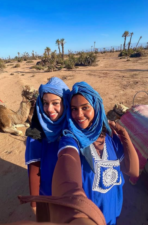 Serenity Sahara traveller: desert sisters, Sahara